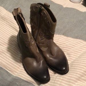 Brown cowgirl boots! Never worn, size 8 1/2